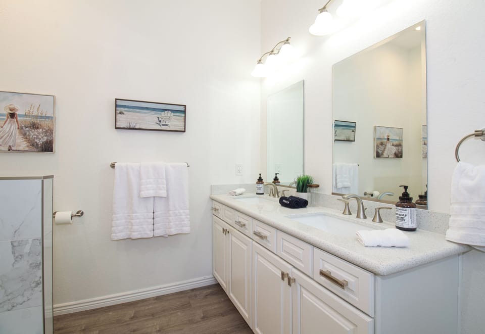 Master en-suite full bathroom with dual sinks.