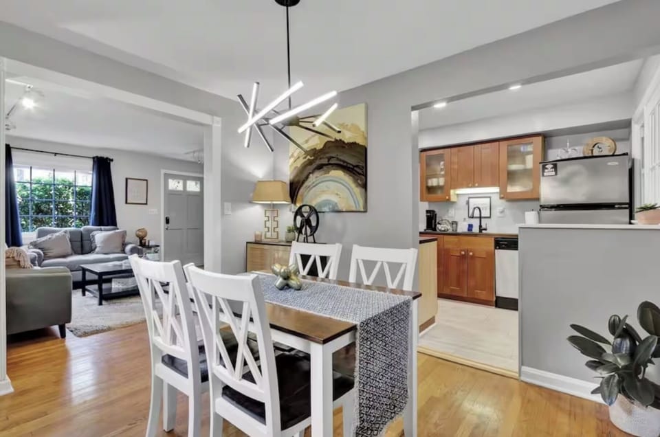 House 2: Dining room