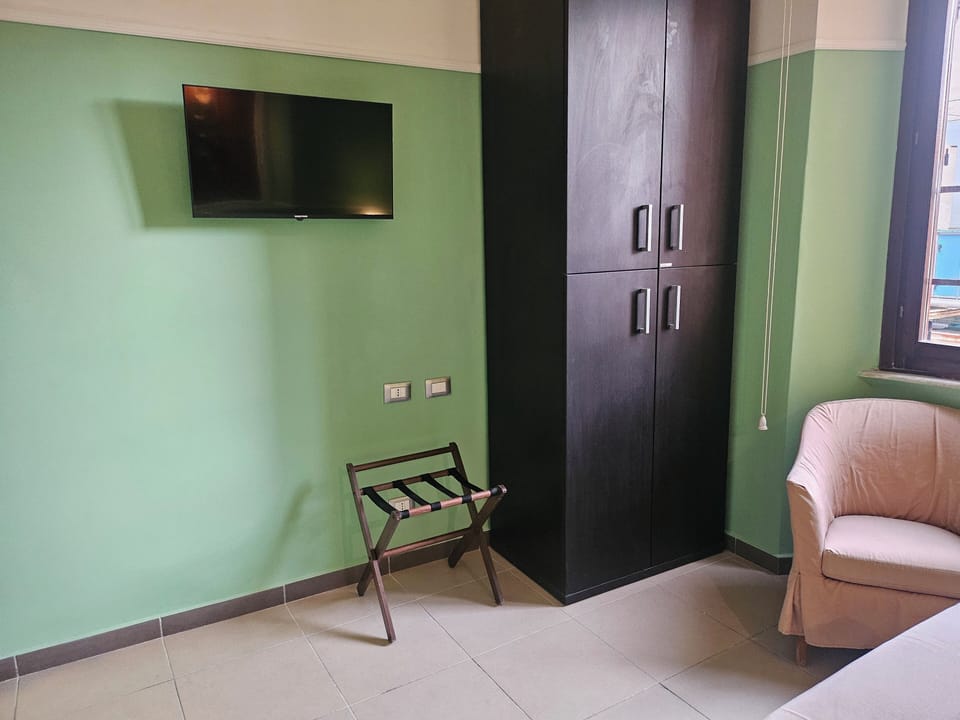Economy Room | In-room safe, blackout drapes, cribs/infant beds, free WiFi