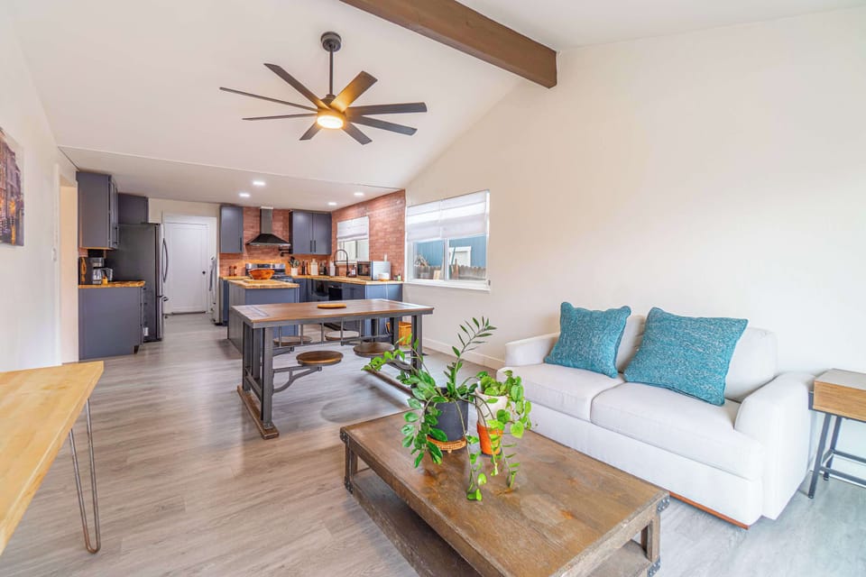 House, Multiple Beds, Patio, Garden View (Pinewood) | Living area | 40-inch TV with digital channels
