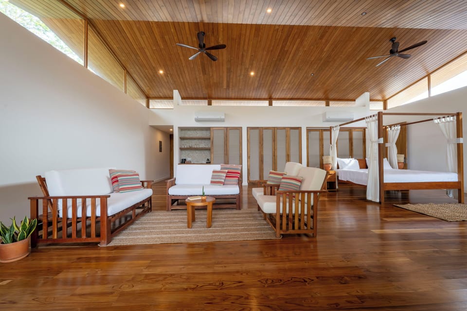 Master Suite | Living area