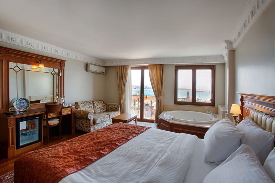 Superior Room, 1 King Bed with Sofa bed, Jetted Tub, Sea View | Premium bedding, minibar, in-room safe, desk