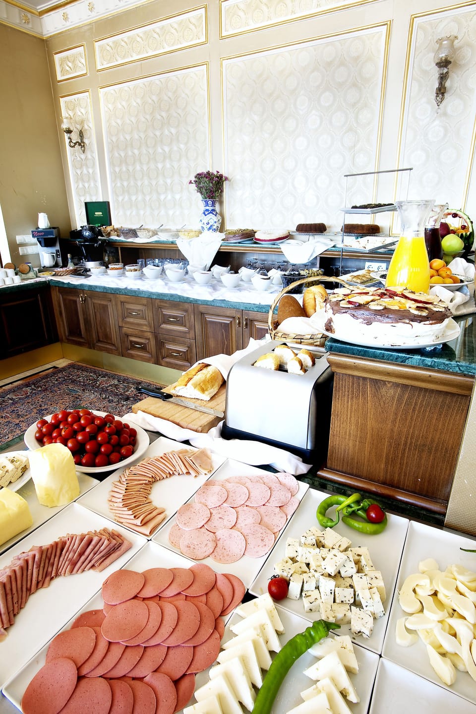 Daily buffet breakfast for a fee