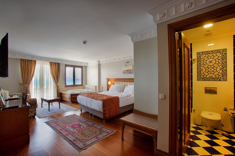 Superior Room, 1 King Bed with Sofa bed, Jetted Tub, Sea View | Beach/ocean view
