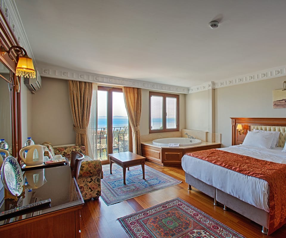 Superior Room, 1 King Bed with Sofa bed, Jetted Tub, Sea View | Premium bedding, minibar, in-room safe, desk