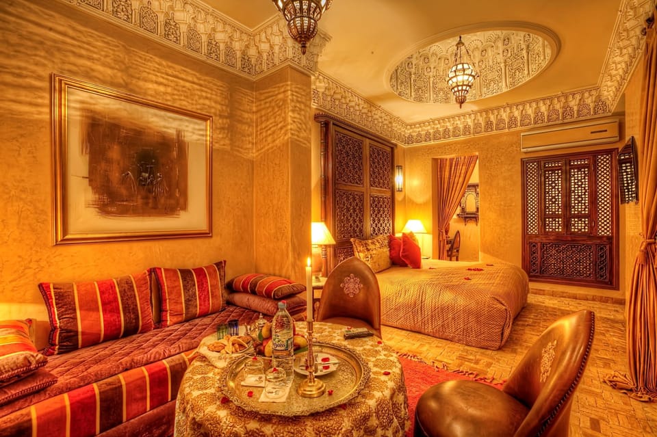 Junior Suite (Shower) | Premium bedding, in-room safe, individually decorated, rollaway beds