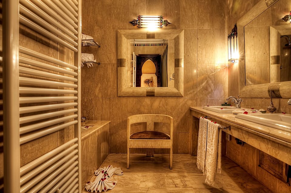 Combined shower/tub, free toiletries, hair dryer, slippers