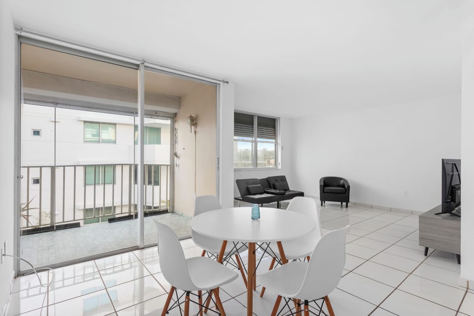 Apartment, Balcony | Dining room