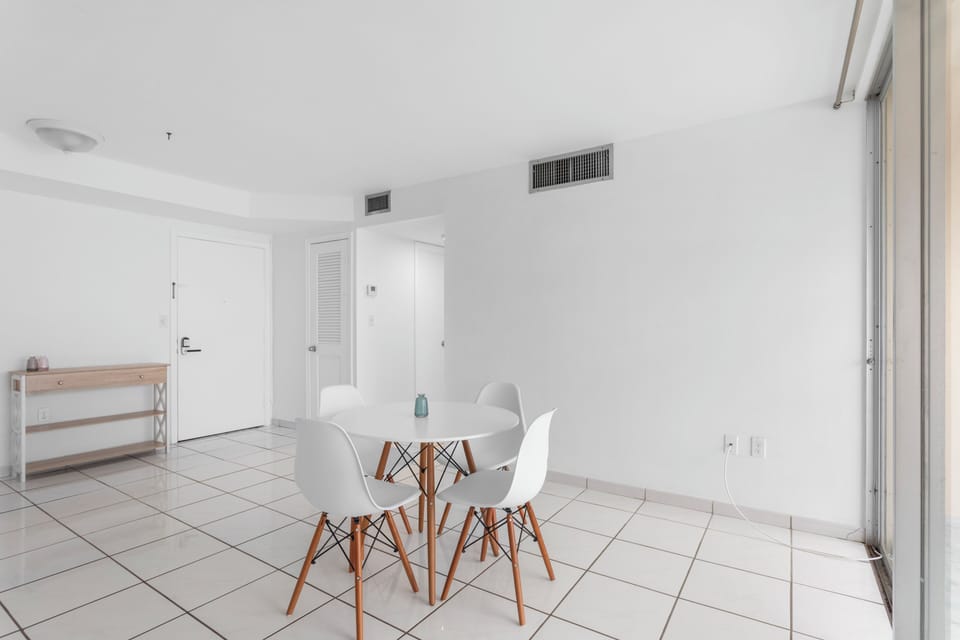 Apartment, Balcony | Dining room