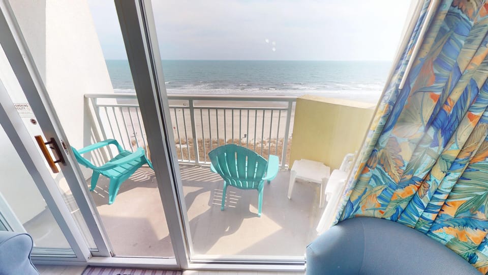 Oceanfront Balcony - Enjoy breathtaking oceanfront views from the private 7th-floor balcony. Relax with the sound of the waves and take in stunning sunrises over the Atlantic.