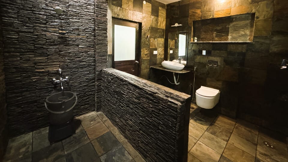 Luxury Villa, Garden View with Jacuzzi | Bathroom | Shower, towels, soap, shampoo