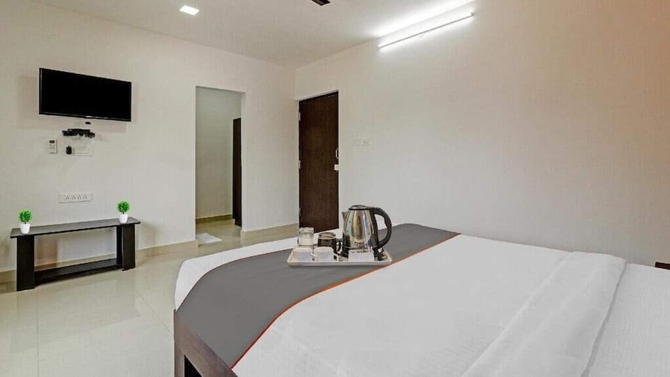 Deluxe Double Room, Balcony, City View | Desk, laptop workspace, free WiFi