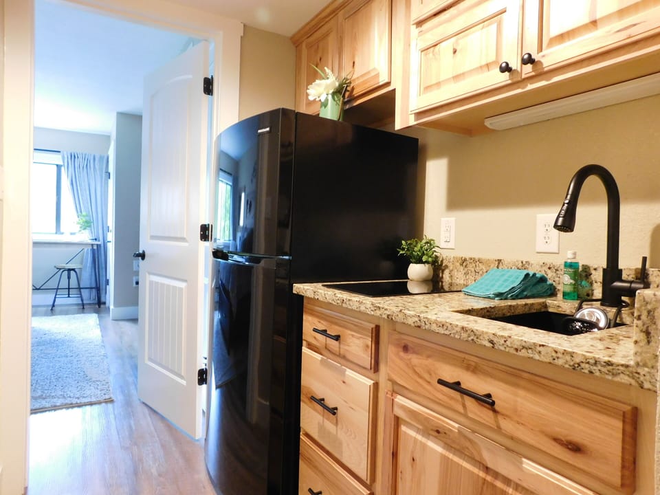 Condo, 1 Bedroom (202) | Private kitchen | Fridge, microwave, stovetop, coffee/tea maker