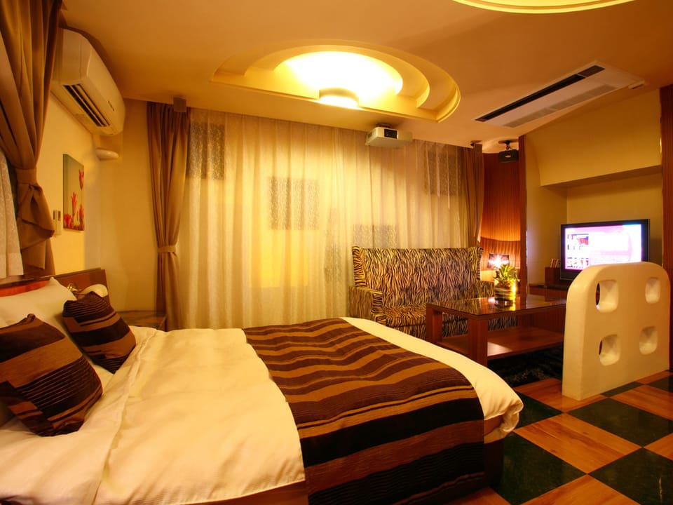 Deluxe Double Room | Laptop workspace, soundproofing