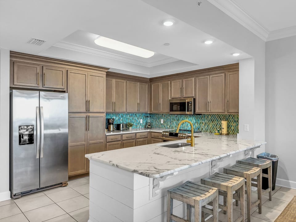 Cook a family meal in this fully equipped designer kitchen.
