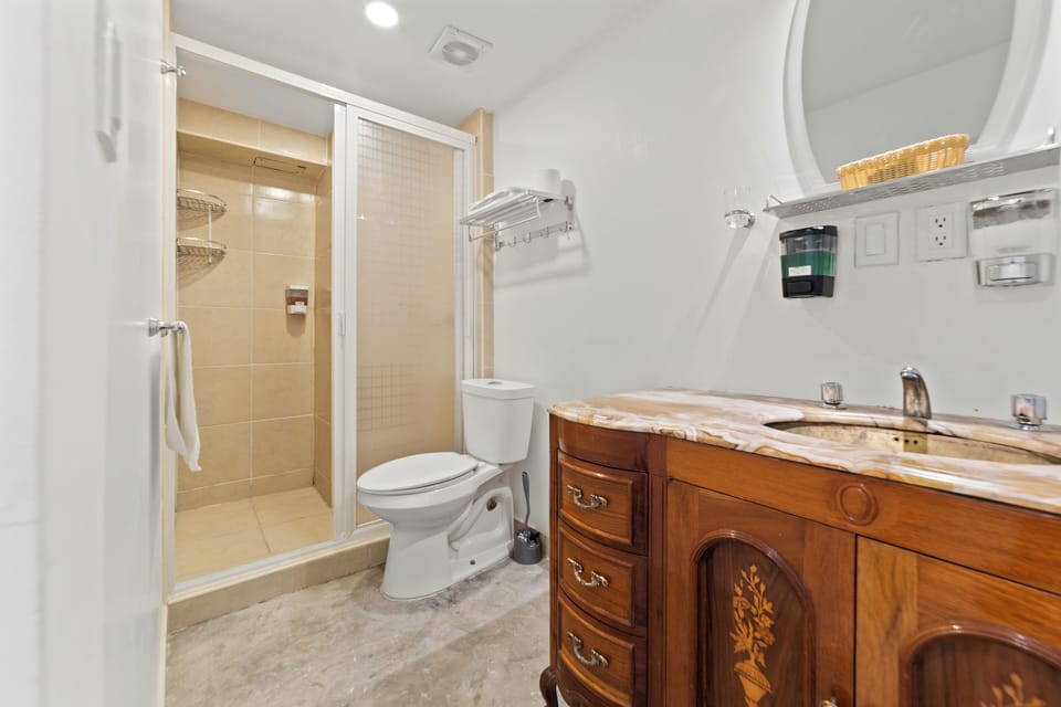 Economy Single Room | Bathroom | Shower, hair dryer, towels, shampoo