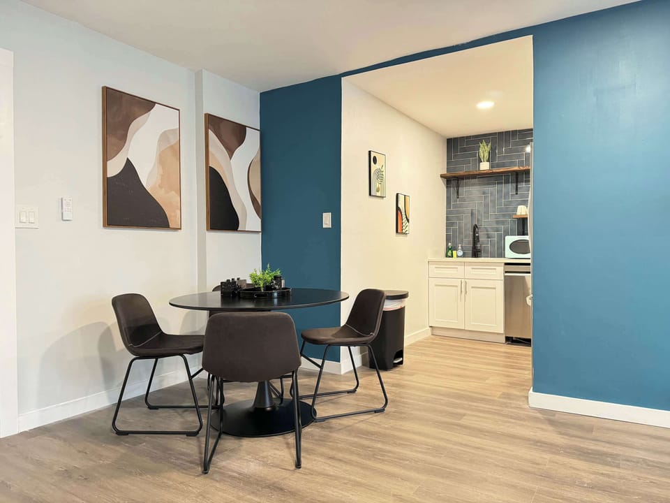 407's Dining Table