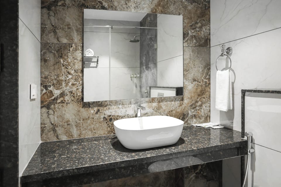 Executive Room | Bathroom | Shower, free toiletries, towels, soap