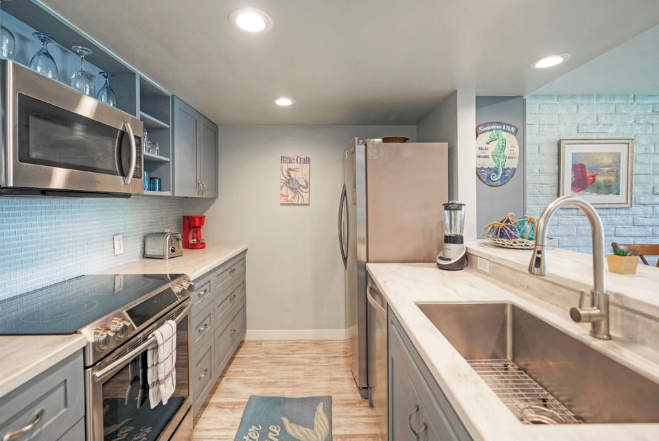 Fully equipped kitchen. (Pour Me a Vacation)