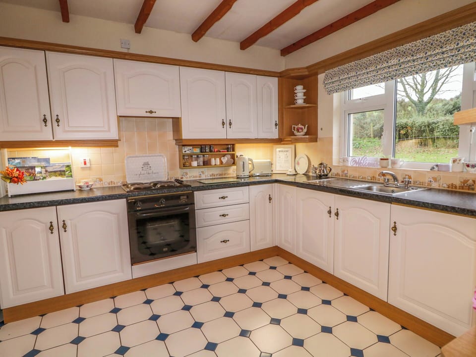 Fridge, electric kettle, toaster, cookware/dishes/utensils