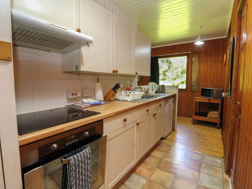 Fridge, electric kettle, toaster, cookware/dishes/utensils