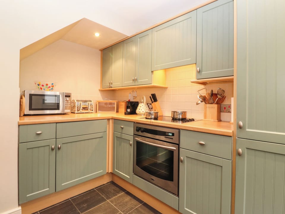 Fridge, dishwasher, electric kettle, toaster