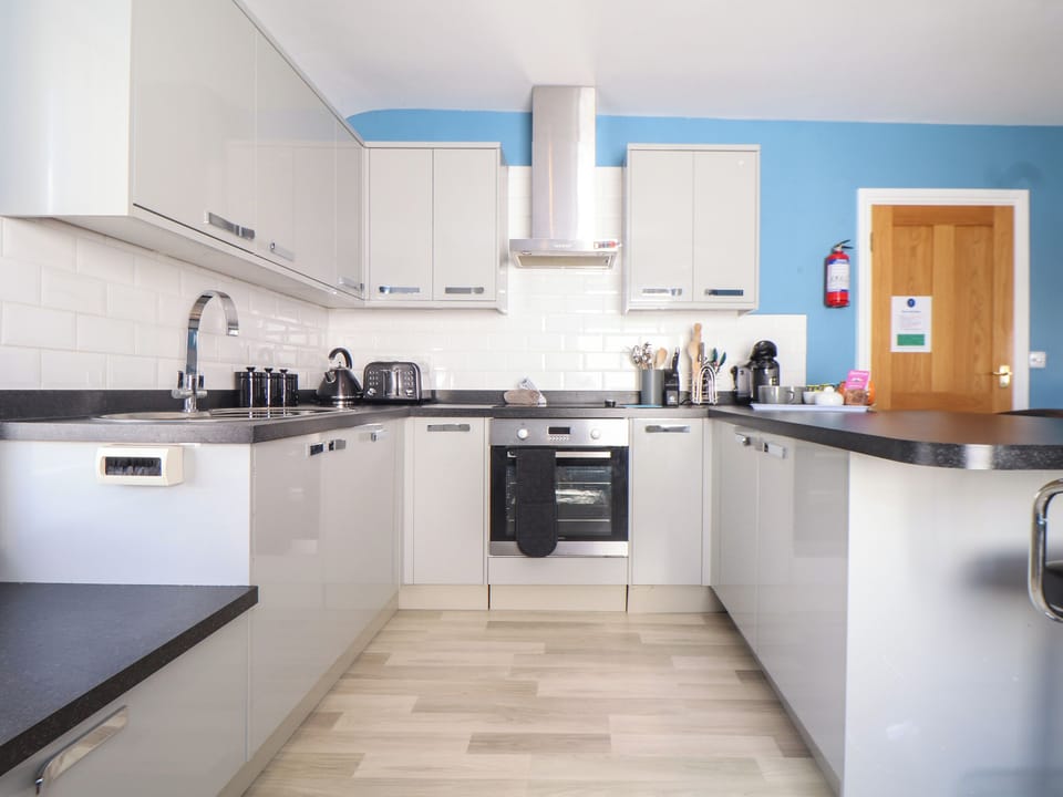 Dishwasher, cookware/dishes/utensils