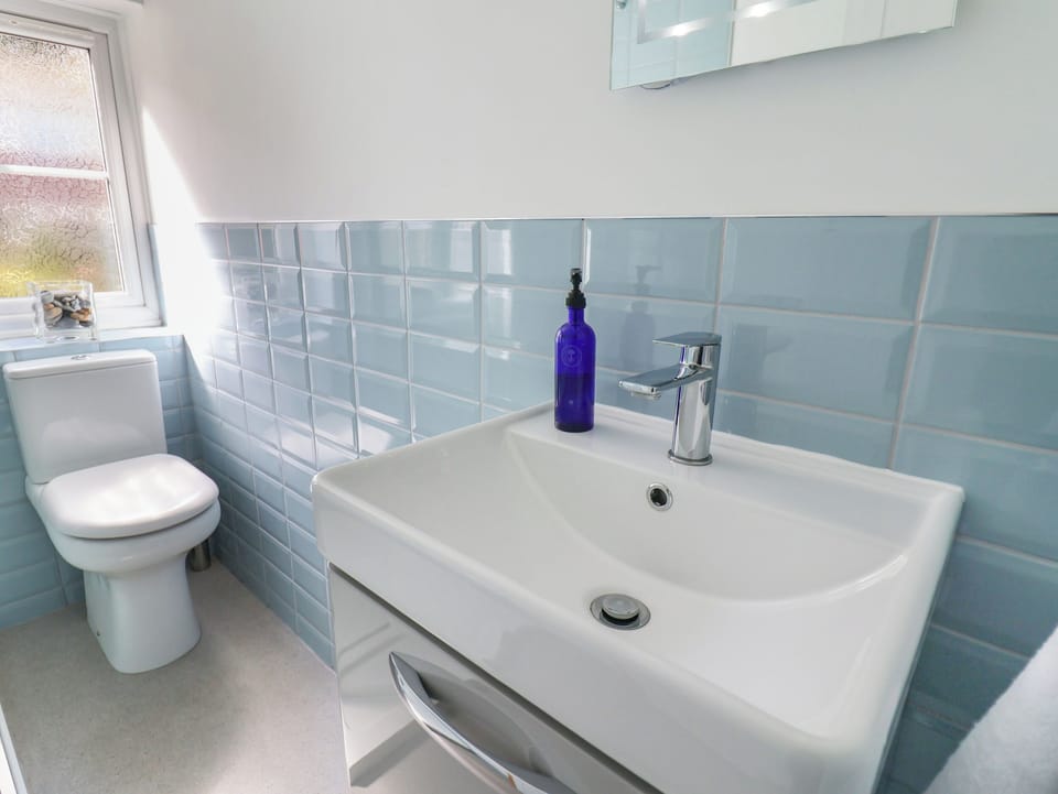 8 Biddlecombe Orchard Cottage in Bridport