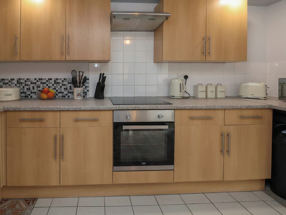 Fridge, dishwasher, electric kettle, toaster