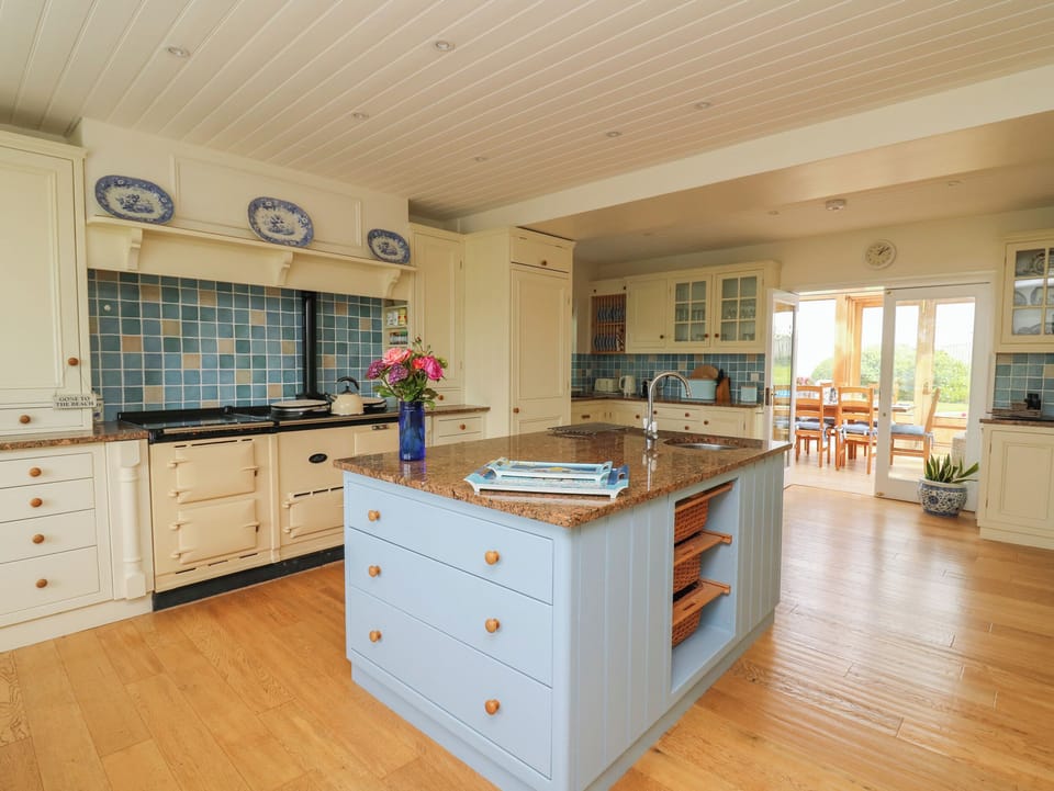 Fridge, dishwasher, cookware/dishes/utensils