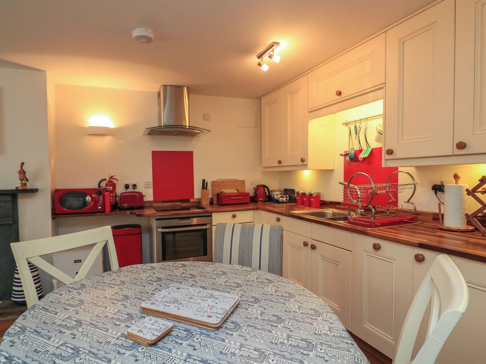 Fridge, dishwasher, cookware/dishes/utensils