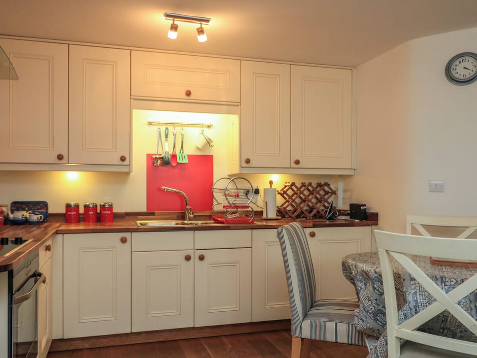 Fridge, dishwasher, cookware/dishes/utensils