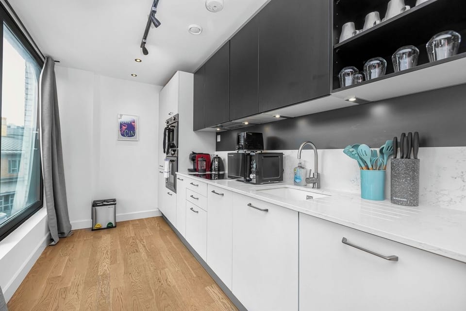 Fully Fitted Kitchen