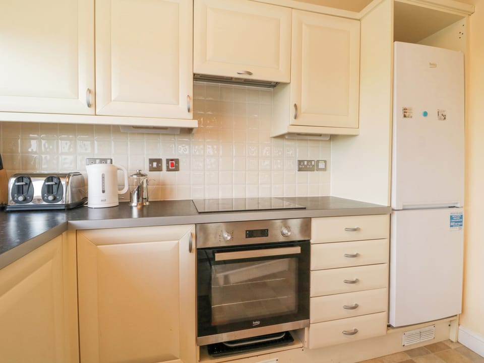 Fridge, dishwasher, electric kettle, toaster