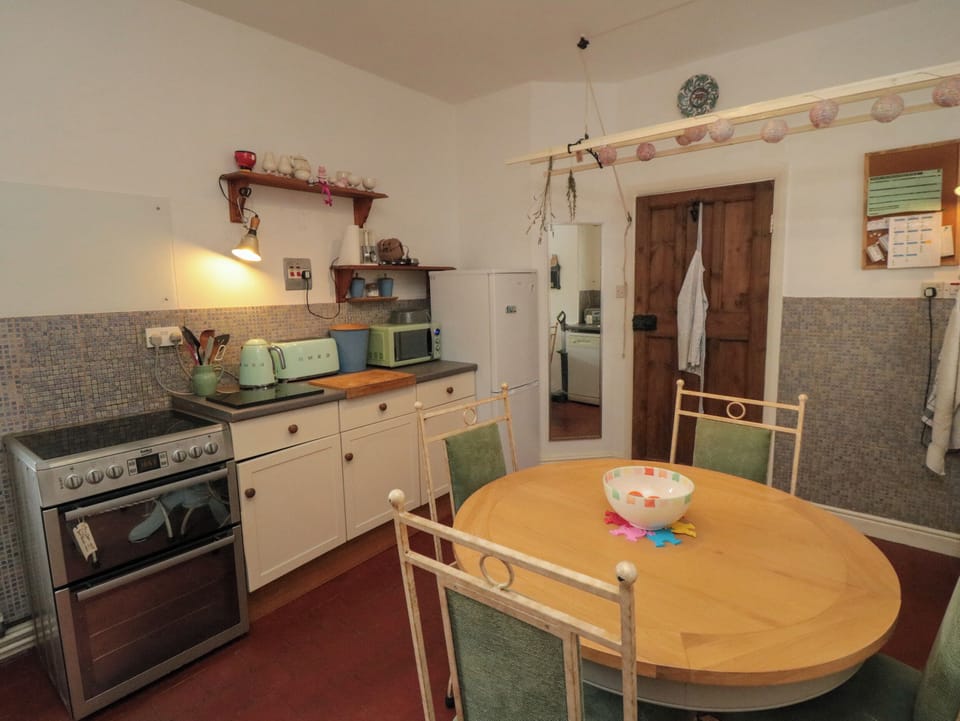 Fridge, dishwasher, electric kettle, toaster