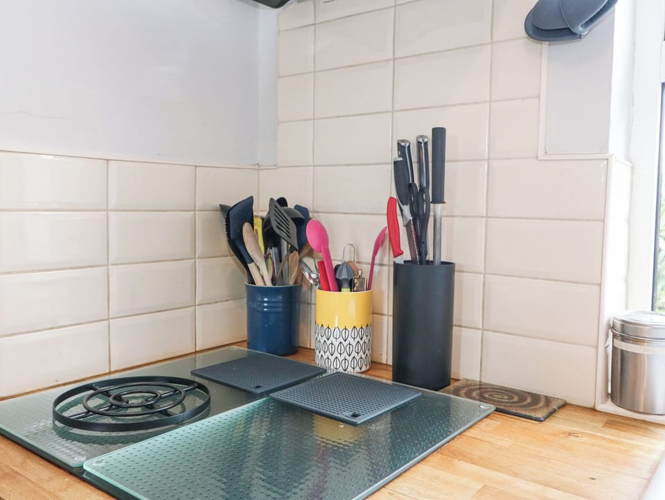 Microwave, dishwasher, toaster, cookware/dishes/utensils