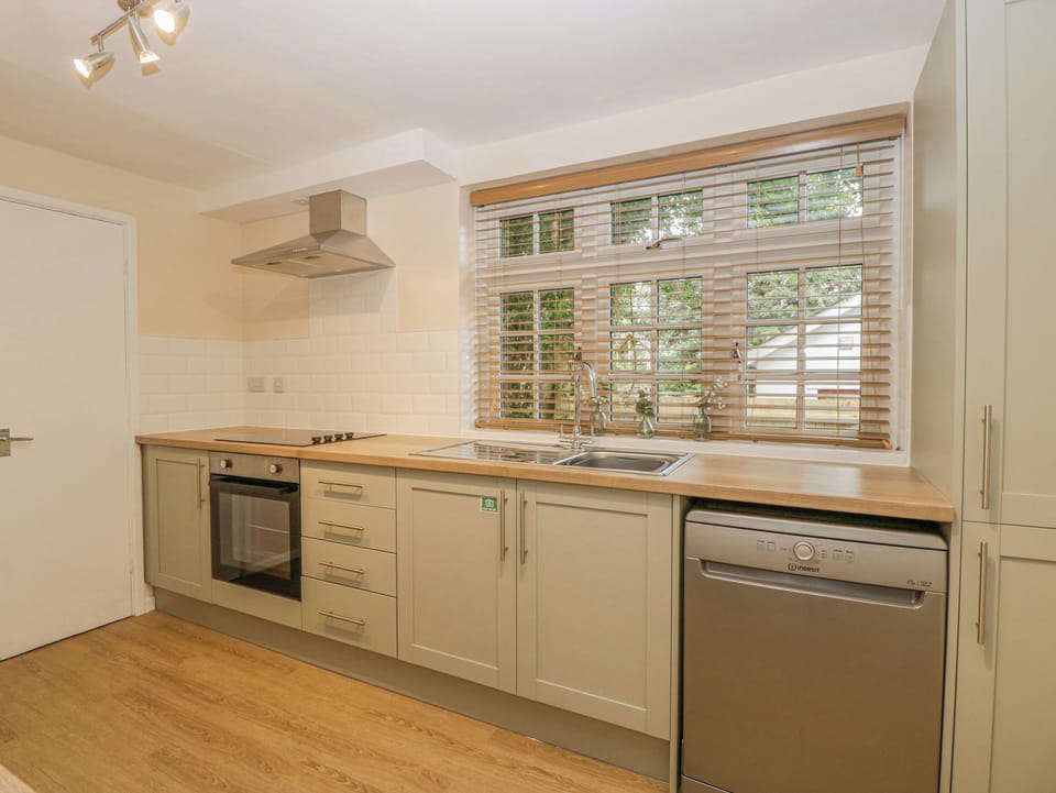 Fridge, dishwasher, electric kettle, cookware/dishes/utensils