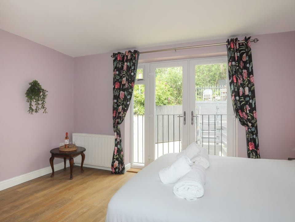 3 bedrooms, individually decorated, individually furnished, free WiFi