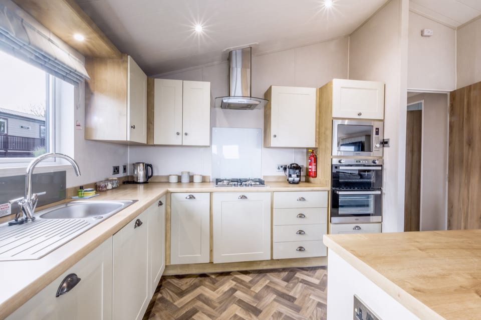 Cottage | Private kitchen | Fridge, dishwasher, electric kettle, toaster