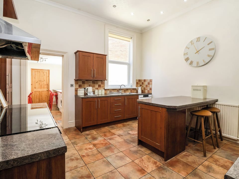 Fridge, dishwasher, cookware/dishes/utensils