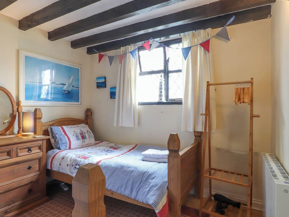 2 bedrooms, individually decorated, individually furnished, free WiFi