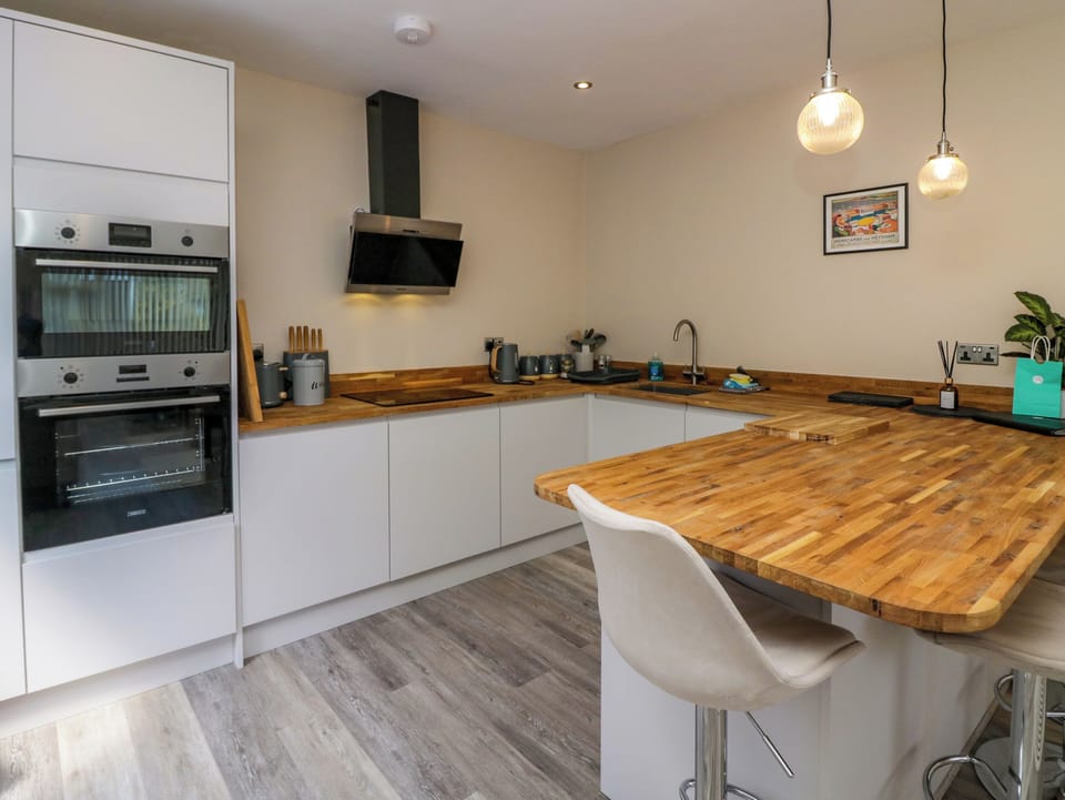 Fridge, dishwasher, electric kettle, toaster