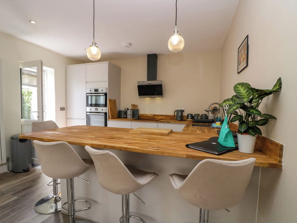 Fridge, dishwasher, electric kettle, toaster