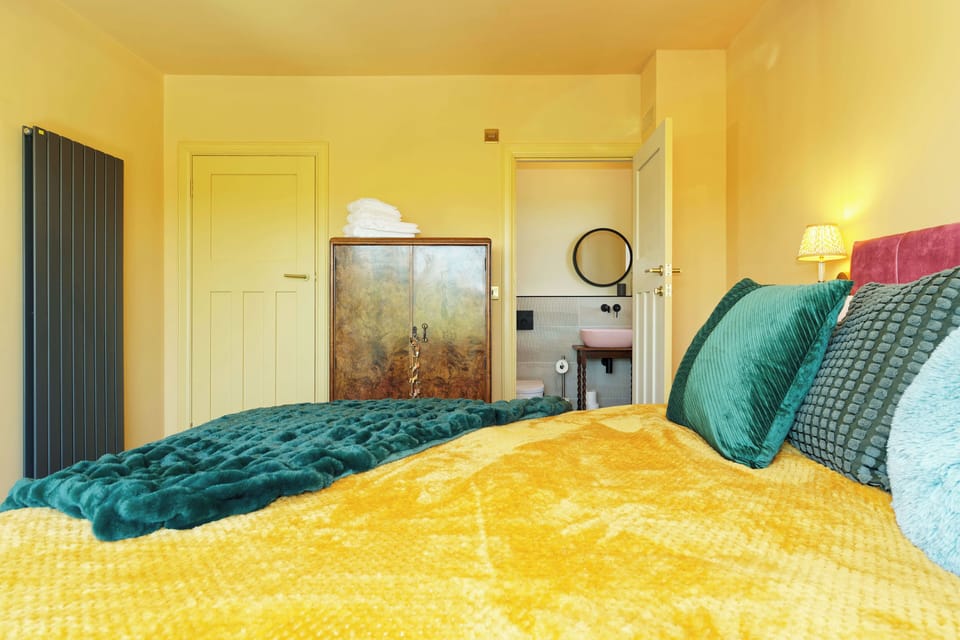 4 bedrooms, individually decorated, individually furnished, free WiFi