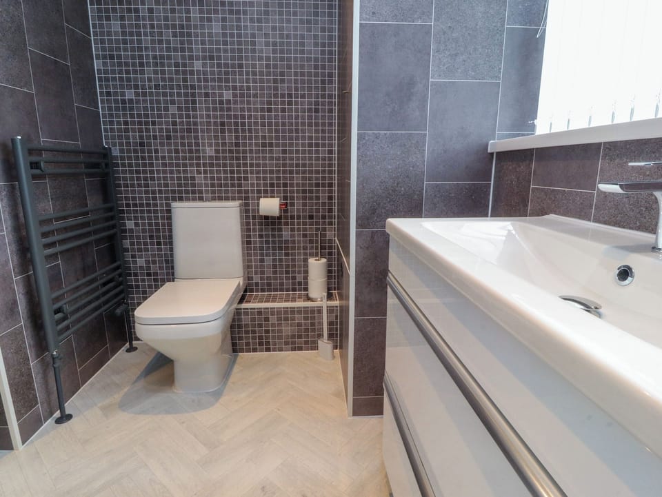Flat 1, Sandridge Court Cottage in Wyre District