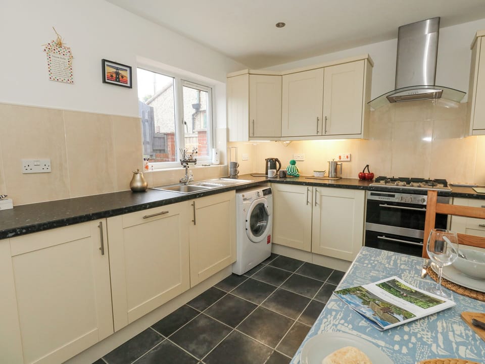 Fridge, dishwasher, electric kettle, cookware/dishes/utensils
