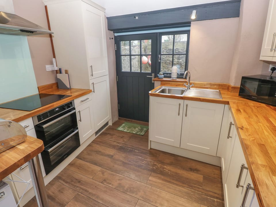 Fridge, dishwasher, toaster, cookware/dishes/utensils
