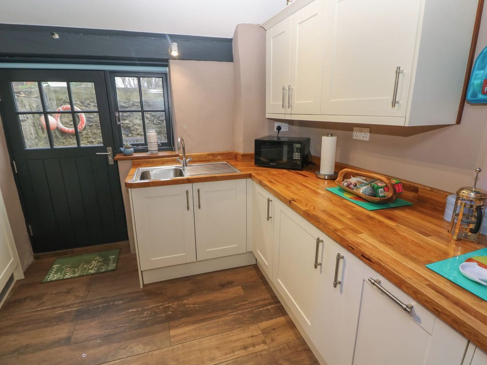 Fridge, dishwasher, toaster, cookware/dishes/utensils