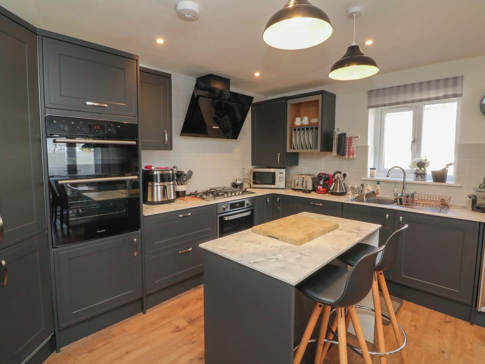 Fridge, electric kettle, toaster, cookware/dishes/utensils