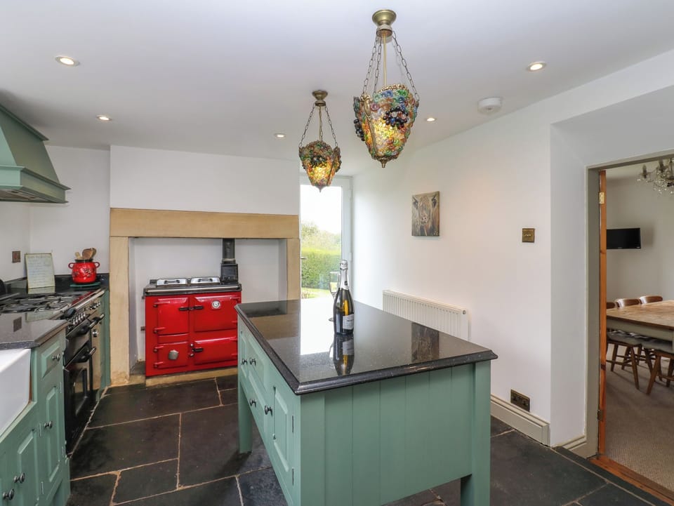 Fridge, dishwasher, cookware/dishes/utensils